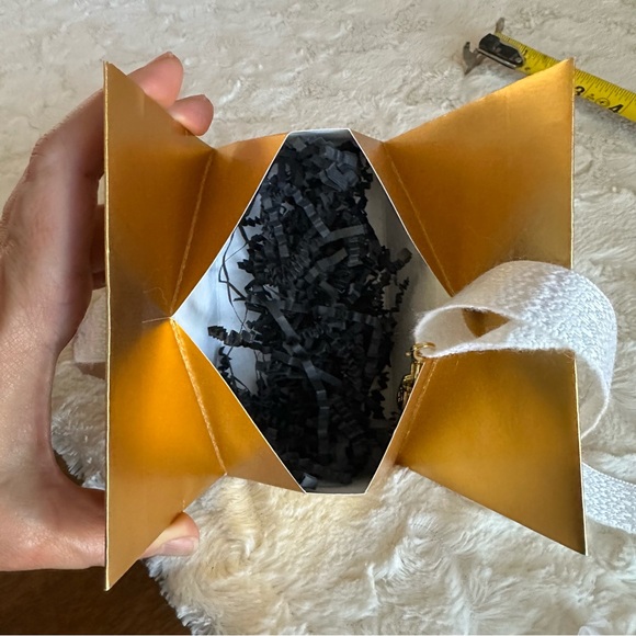 Authentic CHANEL number 5 Charm and Gift Bag - Picture 6 of 9